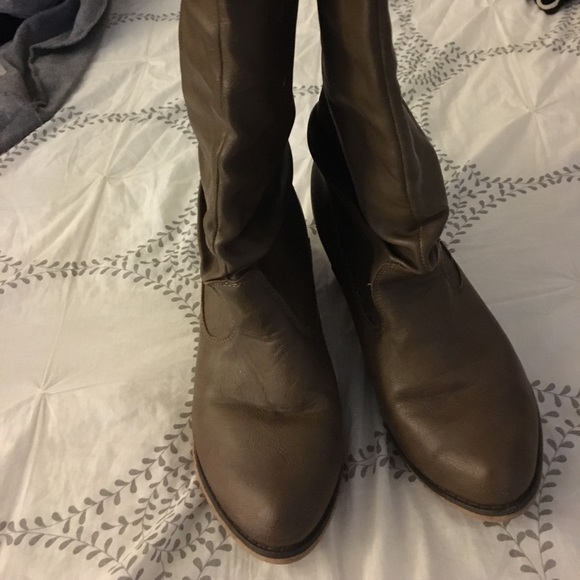 shoes - Picture 2 of 2